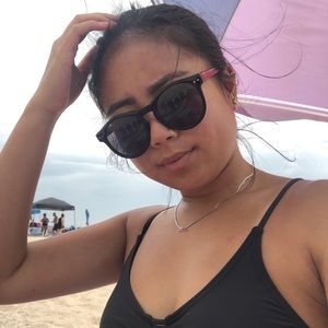 Meet your Posher, Anika